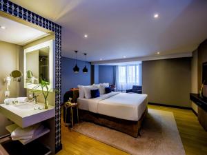 ブラジリアにあるGrand Mercure Brasilia Eixo Monumentalのベッドルーム(キングサイズベッド1台、シンク付) +176枚の写真