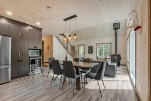 Kuchyň nebo kuchyňský kout v ubytování Chalet Spa Le Boral , Chertsey