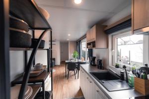 a kitchen with a sink and a counter top at Tiny House mit Terrasse und Garten in Altstadtnähe inkl Parkplatz in Weiden