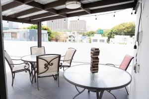 Rõdu või terrass majutusasutuses Beach & Nightlife at Your Doorstep