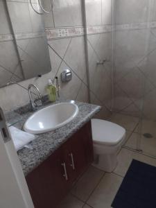 a bathroom with a sink and a toilet and a shower at Casa de temporada lus delicatte in Olímpia