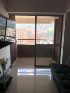 Χώρος καθιστικού στο Comoda y práctica habitación en Niquia
