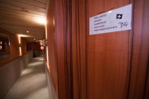 Hotel Mountime的证书、奖牌、标识或其他文件