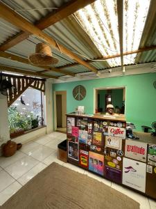 TV a/nebo společenská místnost v ubytování Ragamuffin Hostel