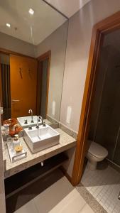 Et badeværelse på FLAT Moderno próximo ao Riocentro - Rock in Rio - Projac - Farmasi Arena - Parque Olímpico + 24 billeder