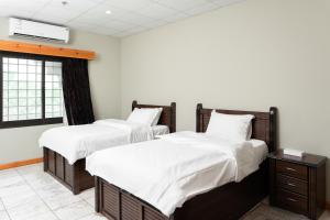 Postel nebo postele na pokoji v ubytování Al Thill Serviced Apartments الظل للشقق المخدومة + 20 fotografií