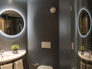 a bathroom with a sink and a mirror and a shower at Ibis Madrid Aeropuerto Barajas in Madrid
