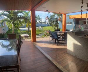 a kitchen and dining room with a table and chairs at Casa Azul in Camaçari