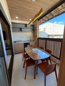 Η κουζίνα ή μικρή κουζίνα στο Village Duplex Guarajuba 4 suítes