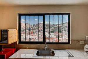 Η κουζίνα ή μικρή κουζίνα στο Casa Tres Lunas Centro