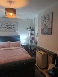 Ένα ή περισσότερα κρεβάτια σε δωμάτιο στο Porcupine Cave 1