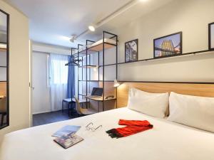 Ένα ή περισσότερα κρεβάτια σε δωμάτιο στο ibis Lorient Centre Gare +157 φωτογραφίες