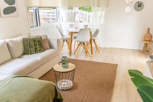 a living room with a couch and a table at Chalet de Bosrand in Anloo +12 photos