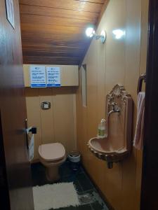 Ένα μπάνιο στο Pousada Village Hostel