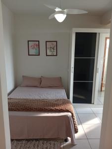 Ένα ή περισσότερα κρεβάτια σε δωμάτιο στο Apartamento 06 na zona 7