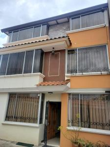 a building with gates and a door in front at En Tulcán, habitaciones amobladas in Tulcán