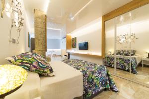 Postel nebo postele na pokoji v ubytování Suites Garden Loft Roy Lichtenstein