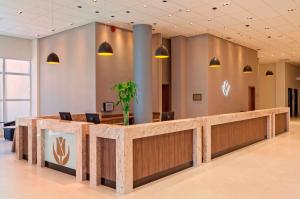 a lobby of an office building with a reception desk at Tulip Inn Sete Lagoas in Sete Lagoas