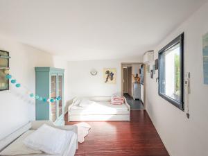 En eller flere senge i et værelse på Maison climatisée 8 pers proche plage avec WiFi - FR-1-197-637