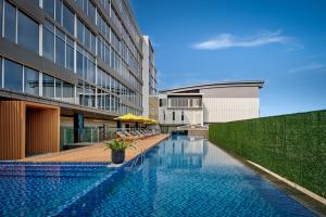 Πισίνα στο ή κοντά στο voco Bandung Setiabudi by IHG