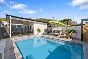 Πισίνα στο ή κοντά στο Ellie's Grand Escape - Sleeps 10 Pool Spa Amazing!