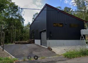 Budova, kde se chata nachází