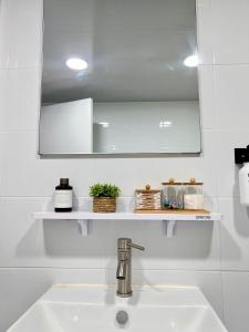a white bathroom with a sink and a mirror at Open Special #Guro Station 5 minutes on foot #Hongdae and Gangnam Subway Direct #Gocheok Dome #7-person family and group accommodation in Seoul