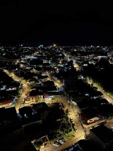 Γενική άποψη της πόλης Davao City ή θέα της πόλης από  αυτό το ξενοδοχείο με κάψουλες