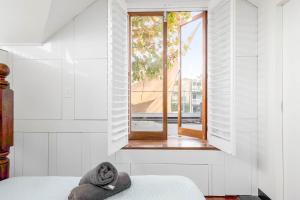Ένα ή περισσότερα κρεβάτια σε δωμάτιο στο Timber & Tide Loft - Striking Design by the Beach