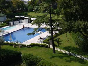 Bazén v ubytovaní Hotel Acquaviva Del Garda alebo v jeho blízkosti