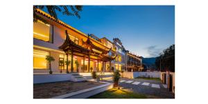 a view of a building at night at Floral Luxury Xijiantang B&B in Jingxian