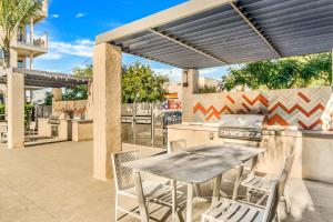 a patio with a table and chairs and a grill at San Diego Stay, Pool, Gym, Near Zoo, Petco Park & SeaWorld in San Diego