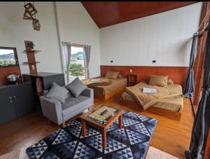 Postel nebo postele na pokoji v ubytování Cabin wetan kali dieng