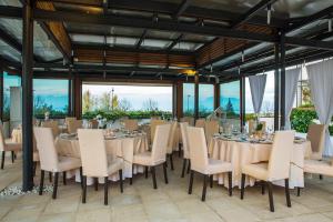 Reštaurácia alebo iné gastronomické zariadenie v ubytovaní Hotel Acquaviva Del Garda