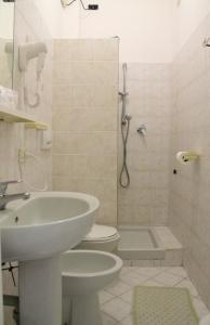 Ένα μπάνιο στο Albergo Nella