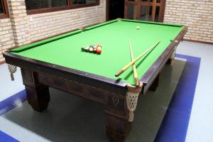 a green pool table with balls on top of it at Eco Resort Vento Leste in Jericoacoara