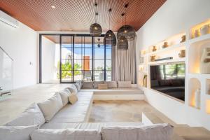 Χώρος καθιστικού στο Nuusa - Mediterranean 2BR Pool Villa Near Bingin Beach