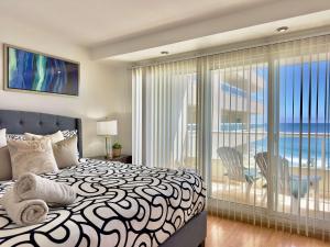 Ένα ή περισσότερα κρεβάτια σε δωμάτιο στο Love La Jolla Hot Tub and Pools