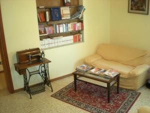 a living room with a couch and a coffee table at Agriturismo Ae Noseare in Torri di Quartesolo