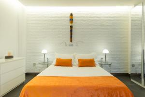 Ein Bett oder Betten in einem Zimmer der Unterkunft Suites Garden Loft Miro