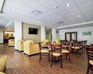 ห้องอาหารหรือที่รับประทานอาหารของ Sleep Inn & Suites - Fort Scott