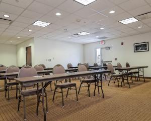 Business area at/o conference room sa Sleep Inn & Suites - Fort Scott