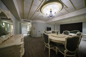 TV a/nebo společenská místnost v ubytování Zemi Hotel Cappadocia