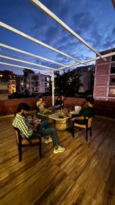 Un lugar para sentarse en WooibHotels Yogasthali Tapovan