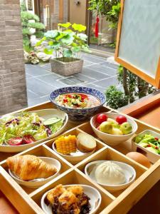 Gallery image of Xi'an Bell and Drum Tower Yongning Gate Lanfeng Hotel in Xi'an