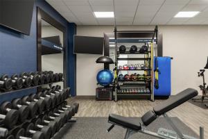 Фитнес-центр и/или тренажеры в Hampton Inn & Suites - Pittsburgh/Harmarville, PA