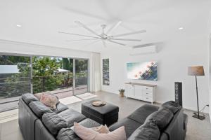 Χώρος καθιστικού στο Belle Escapes Beachside Oasis