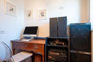 a room with a desk with a computer on it at Villa Martina in San Vito dei Normanni