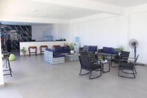 Imagen de la galería de Private Villa w Pool BBQ Up to 25Guests, en Pajarito