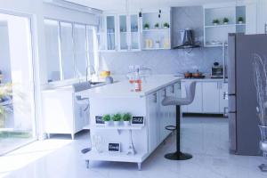 Imagen de la galería de Private Villa w Pool BBQ Up to 25Guests, en Pajarito 20 fotos más